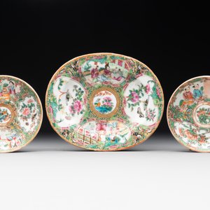 Two Chinese Canton famille rose teapots, a small covered tureen with stand, two cups and two saucers, 19th C. — photo 2