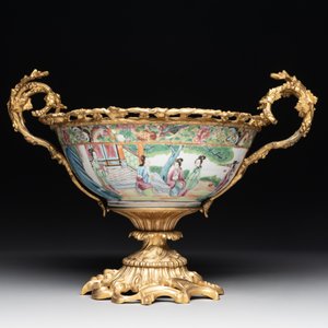 Two Chinese Canton famille rose vases mounted as lamps, a pair of vases and a bronze-mounted bowl, 19th C. — photo 16