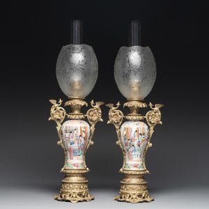 Two Chinese Canton famille rose vases mounted as lamps, a pair of vases and a bronze-mounted bowl, 19th C. — photo 3