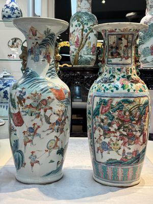 Two Chinese Canton famille rose vases with narrative design, 19th C. — photo 1