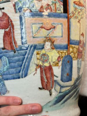 Two Chinese Canton famille rose vases with narrative design, 19th C. — photo 12
