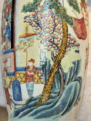 Two Chinese Canton famille rose vases with narrative design, 19th C. — photo 13