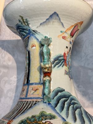 Two Chinese Canton famille rose vases with narrative design, 19th C. — photo 15
