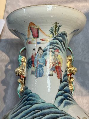 Two Chinese Canton famille rose vases with narrative design, 19th C. — photo 16