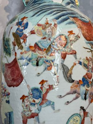 Two Chinese Canton famille rose vases with narrative design, 19th C. — photo 17