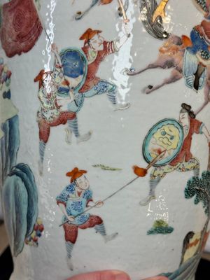Two Chinese Canton famille rose vases with narrative design, 19th C. — photo 18