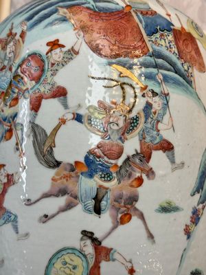 Two Chinese Canton famille rose vases with narrative design, 19th C. — photo 19