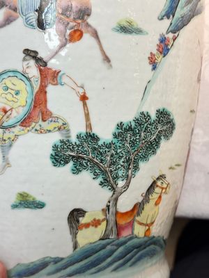 Two Chinese Canton famille rose vases with narrative design, 19th C. — photo 20