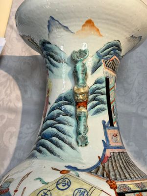 Two Chinese Canton famille rose vases with narrative design, 19th C. — photo 21