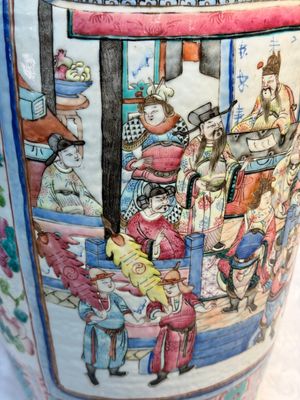Two Chinese Canton famille rose vases with narrative design, 19th C. — photo 32