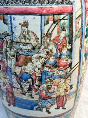 Two Chinese Canton famille rose vases with narrative design, 19th C. — photo 33