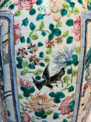Two Chinese Canton famille rose vases with narrative design, 19th C. — photo 34