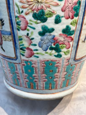 Two Chinese Canton famille rose vases with narrative design, 19th C. — photo 35