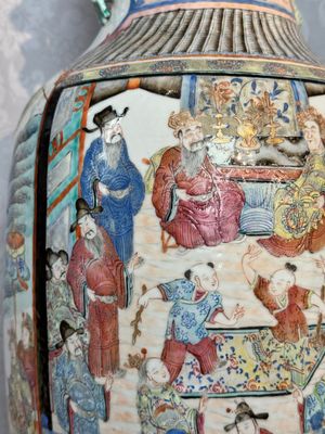 Two Chinese Canton famille rose vases with narrative design, 19th C. — photo 8