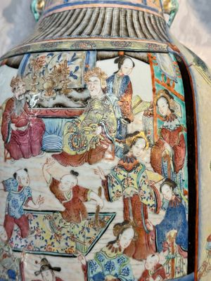 Two Chinese Canton famille rose vases with narrative design, 19th C. — photo 9