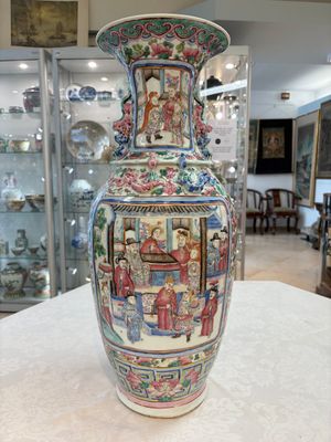 Two Chinese Canton famille rose vases with narrative design, 19th C. — photo 1