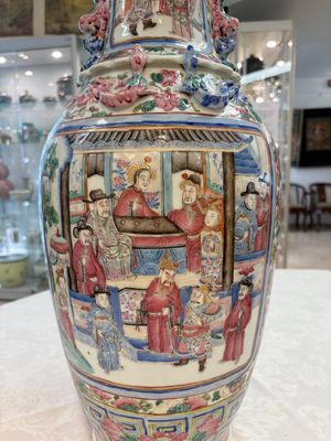 Two Chinese Canton famille rose vases with narrative design, 19th C. — photo 11