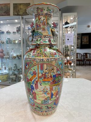 Two Chinese Canton famille rose vases with narrative design, 19th C. — photo 15