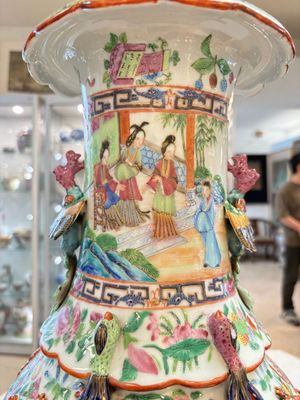 Two Chinese Canton famille rose vases with narrative design, 19th C. — photo 19