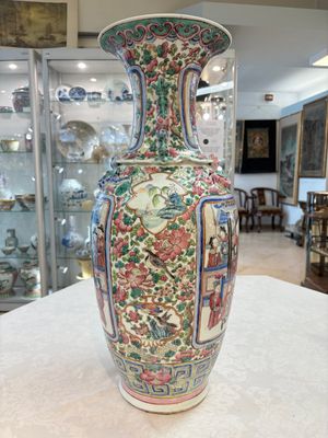 Two Chinese Canton famille rose vases with narrative design, 19th C. — photo 2