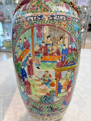Two Chinese Canton famille rose vases with narrative design, 19th C. — photo 21