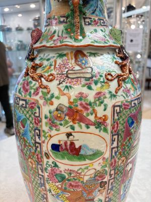 Two Chinese Canton famille rose vases with narrative design, 19th C. — photo 23
