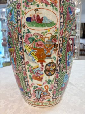 Two Chinese Canton famille rose vases with narrative design, 19th C. — photo 24