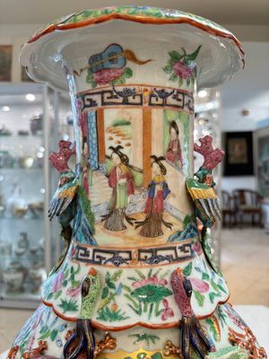 Two Chinese Canton famille rose vases with narrative design, 19th C. — photo 25