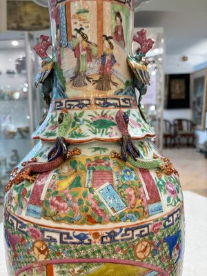 Two Chinese Canton famille rose vases with narrative design, 19th C. — photo 26