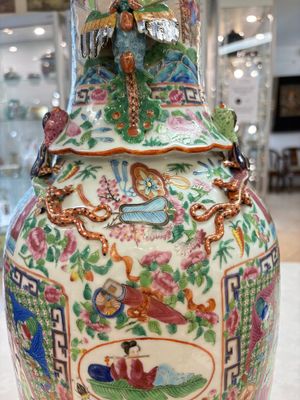Two Chinese Canton famille rose vases with narrative design, 19th C. — photo 29