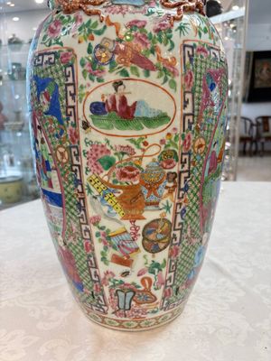 Two Chinese Canton famille rose vases with narrative design, 19th C. — photo 30