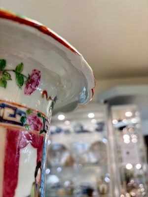 Two Chinese Canton famille rose vases with narrative design, 19th C. — photo 31