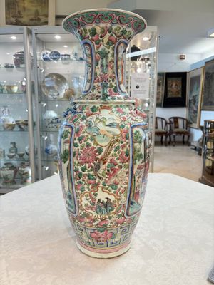 Two Chinese Canton famille rose vases with narrative design, 19th C. — photo 4