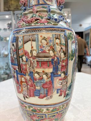 Two Chinese Canton famille rose vases with narrative design, 19th C. — photo 8