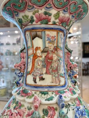 Two Chinese Canton famille rose vases with narrative design, 19th C. — photo 10
