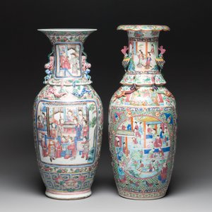 Two Chinese Canton famille rose vases with narrative design, 19th C. — photo 3