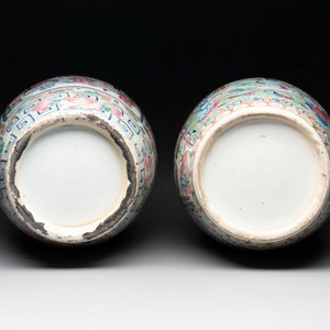 Two Chinese Canton famille rose vases with narrative design, 19th C. — photo 6