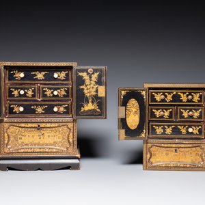 Two Chinese Canton gilt black lacquer miniature cabinets and a box, 19th C. — photo 10