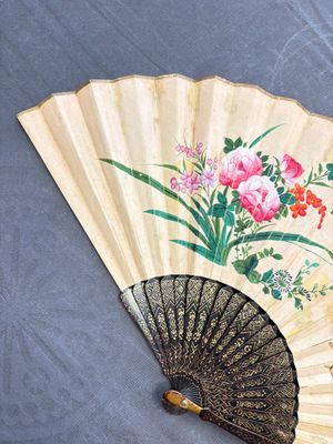 Two Chinese Canton gilt-lacquered and painted paper fans, one with its original box, 19th C. — 照片 9