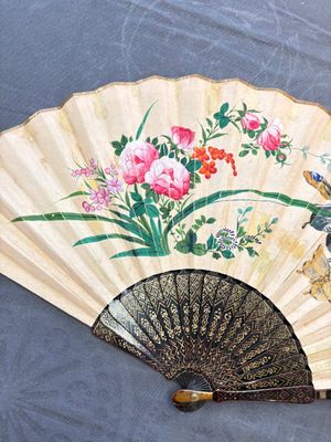 Two Chinese Canton gilt-lacquered and painted paper fans, one with its original box, 19th C. — 照片 10
