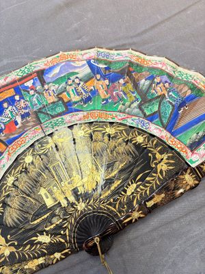 Two Chinese Canton gilt-lacquered and painted paper fans, one with its original box, 19th C. — 照片 25