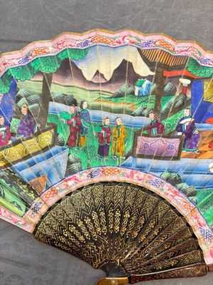 Two Chinese Canton gilt-lacquered and painted paper fans, one with its original box, 19th C. — 照片 7