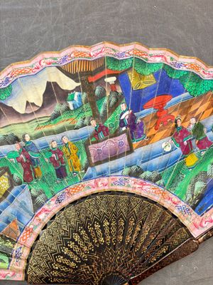 Two Chinese Canton gilt-lacquered and painted paper fans, one with its original box, 19th C. — 照片 8