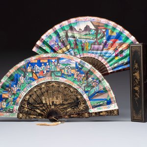 Two Chinese Canton gilt-lacquered and painted paper fans, one with its original box, 19th C. — 照片 1