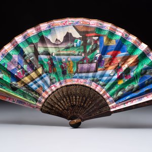 Two Chinese Canton gilt-lacquered and painted paper fans, one with its original box, 19th C. — 照片 4