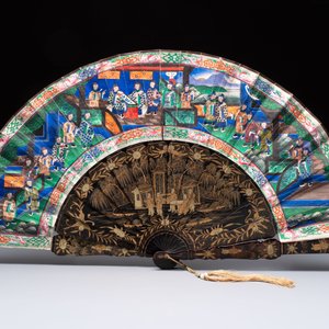 Two Chinese Canton gilt-lacquered and painted paper fans, one with its original box, 19th C. — 照片 6
