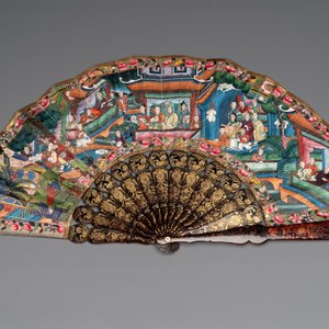 Two Chinese Canton gilt-lacquered and painted paper fans, one with original box, 19th C. — photo 2