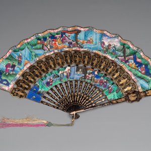Two Chinese Canton gilt-lacquered and painted paper fans, one with original box, 19th C. — photo 4