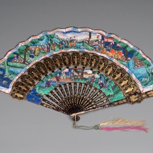 Two Chinese Canton gilt-lacquered and painted paper fans, one with original box, 19th C. — photo 5