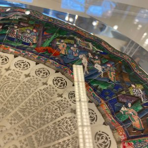 Two Chinese Cantonese painted paper and lacquer fans in plexi mounts, 19th C. — photo 32